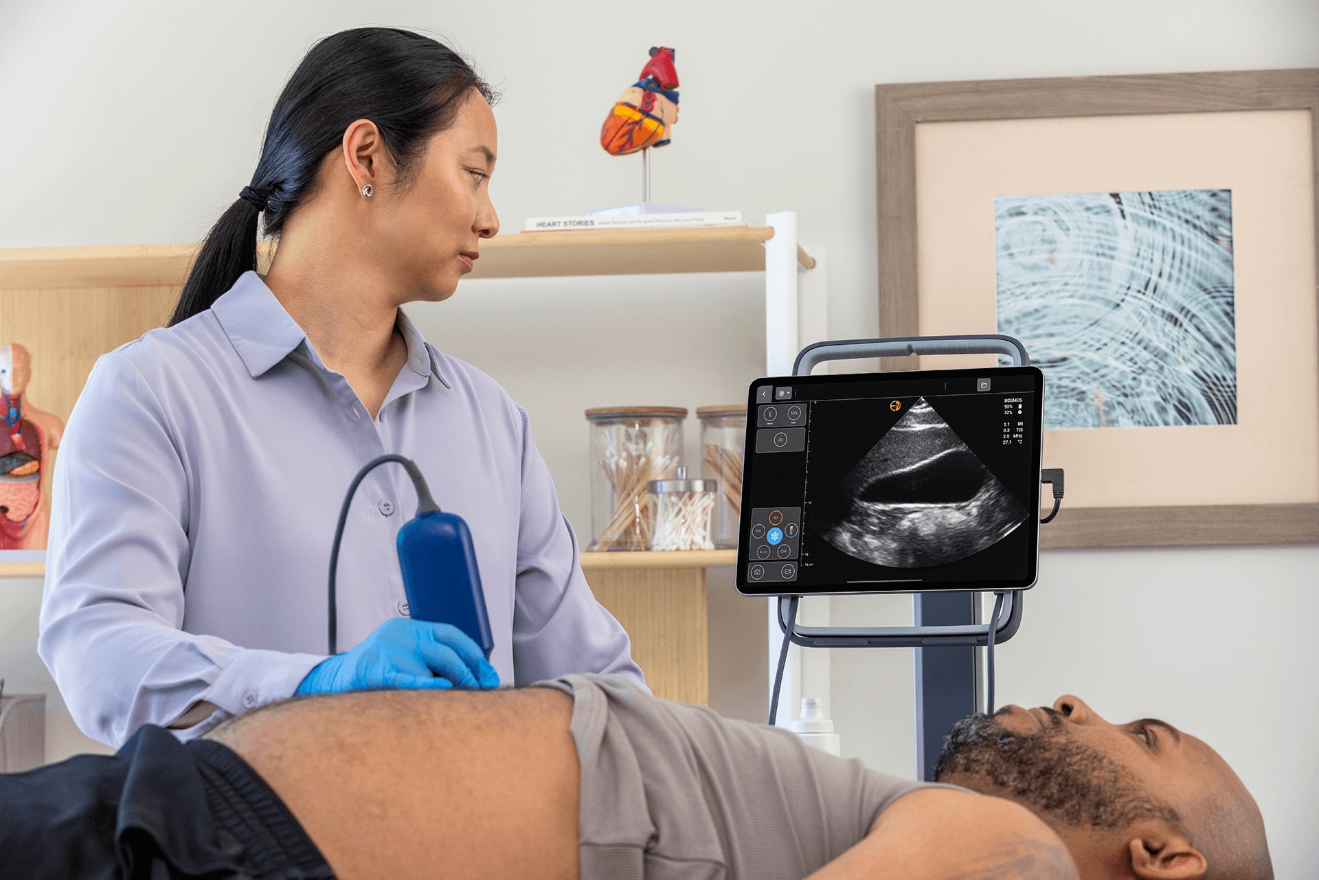 Physician using Kosmos to see the Gallbladder